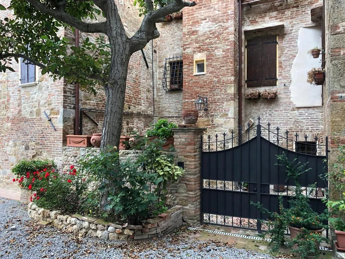 Torre Alle Antiche Mura Монтепульчано